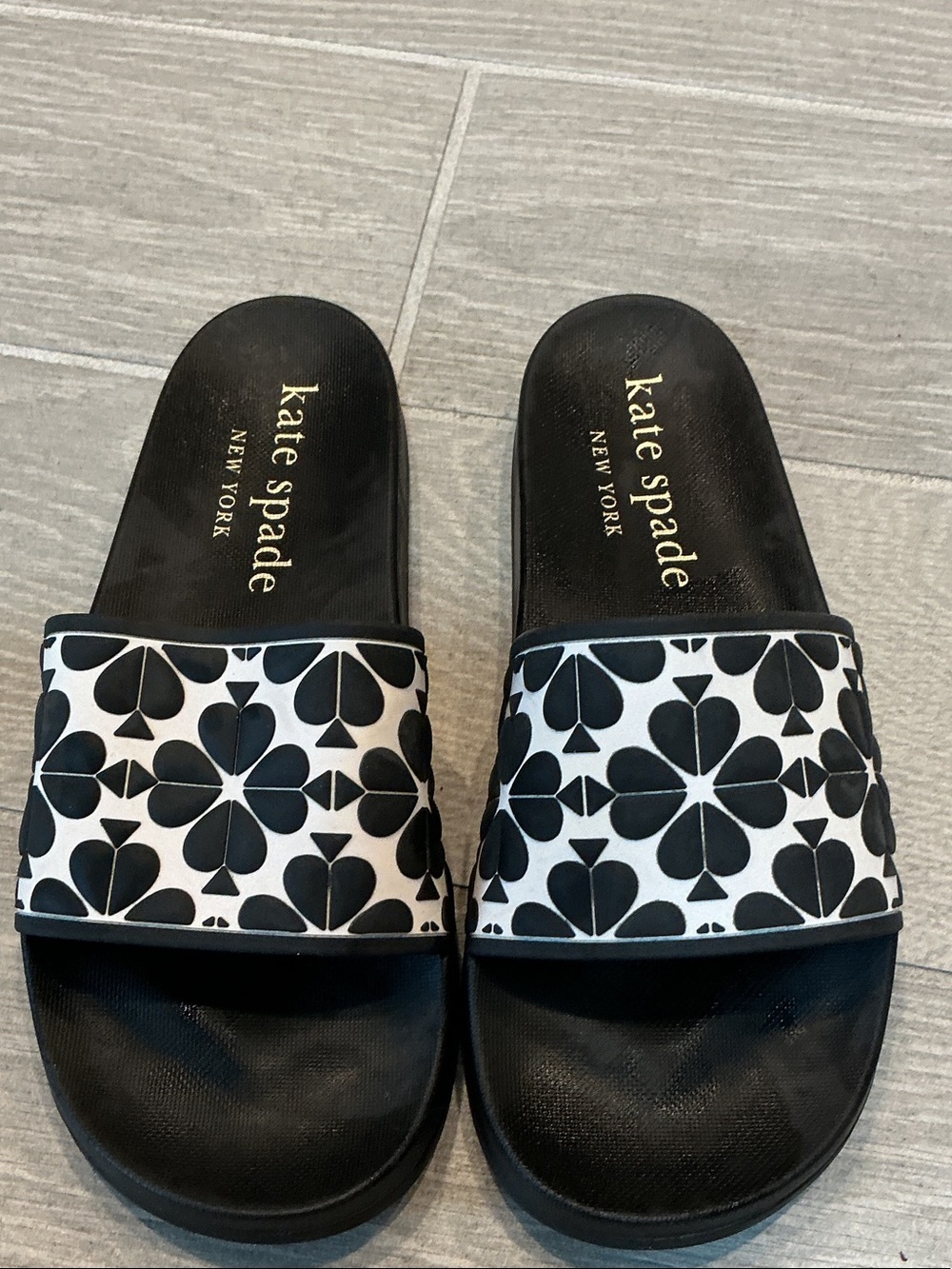 kate spade Olympia Black & White Floral Spade Pattern Slide Sandals Sz 9B